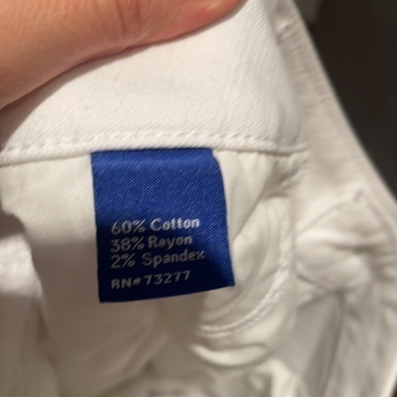 Apt. 9 White denim rolled up shorts high  rise  size 18 - Picture 9 of 9